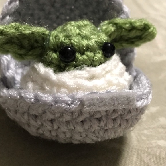The Mandalorian Baby Yoda Crochet Figure - Picture 3 of 8
